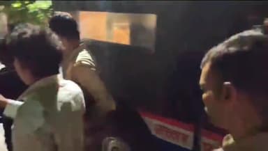 एटा: साइड न देने पर दारोगा और युवकों में मारपीट
#EtahNews #PoliceClash #RoadRage @EtahPolice