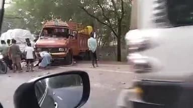 अभी करीब 6:00 सुबह मानसी 5km ढाला के पास 3 गाड़ी आपस में टकराया भयंकर हादसा:अवधेश गोयल