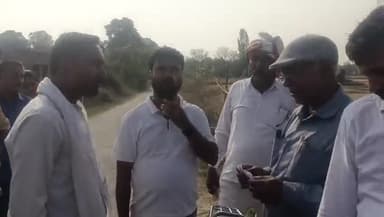 #भ्रष्टाचार खुले आम उच्चाधिकारियों को गलत रिपोर्ट देकर ऐडीओ पंचायत अमेठी लोहरत ग्राम में तालाब में बनवा रहे कूड़ा घर।