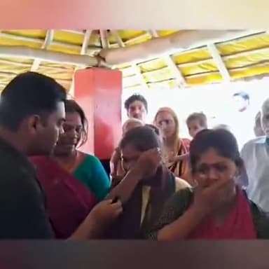 #LakhimpurKheri के #bokeganj में एक परिवार की महिलाओं और लड़कियों को बुला-बुलाकर पुलिस ने दो दिन तक पिटाई की।#viral