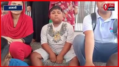 शामली में प्रमाणपत्र बनवाने आए दिव्यांगजनों को किया गया रेफर, भड़के लोग, अस्पताल में जमकर हंगामा
#Shamli #shamlinews #viklangpramanpatra #handicap