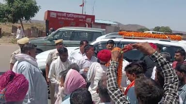 आज विधायक हंसराज मीणा का नीदर मोड़ पर स्वागत किया ।