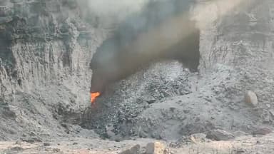 चितरपुर:भूचुंगडीह में कोयला खदान में लगी आग 🔥 जिससे ग्रामीणों में डर का माहौल #coal #firenews #firecoal #rajrappa