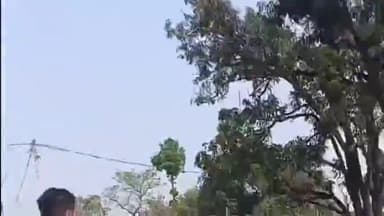 सिधौली: हाथ में लोहे के डंडे लेकर जान से मारने की धमकी का वीडियो हुआ वायरल
#सिधौली #मारपीट