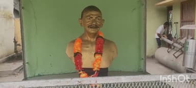 रविवार को #गंगा_समग्र के स्वयंसेवकों ने बरारी नगर पंचायत के हृदयस्थली ऐतिहासिक स्थल गांधी स्मृति भवन को कचड़ा मुक्त किया।