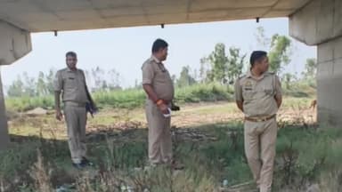 थाना कांठ के ग्राम शाहपुर एत्मादपुर जंगल मे पड़ा मिला कई दिन पुराने शव का कंकाल