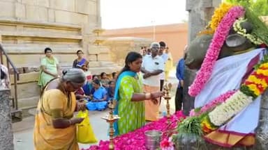 ஊத்துக்குளி: சர்க்கார் பெரியபாளையம் பகுதியில் உள்ள சுக்ரீஸ்வரர் கோவிலில் செந்தூர் தாக்குதல் வெற்றி பெற சிறப்பு பூஜை நடத்தப்பட்டது