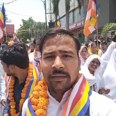 मैनपुरी: आज #मैनपुरी शहर में #बुद्ध_जयंती के अवसर पर विशाल #धम्म_यात्रा संविधान प्रेमियों द्वारा निकल गई।
#बुद्धरत्न