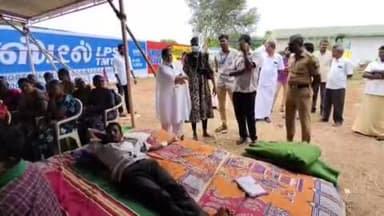 ஊத்துக்குளி: காவுத்தம்பாளையம் பகுதியில் தொடர் உண்ணாவிரத போராட்டத்தில் ஈடுபட்டு வந்த விவசாயிகள் இருவருக்கு உடல்நிலை மோசம் அடைந்ததால் சிகிச்சை