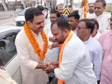 #उत्तर_प्रदेश_सरकार के माननीय #समाज_कल्याण #राज्य_मंत्री(#स्वतंत्र_प्रभार) आदरणीय श्री Asim Arun जी(पूर्व #आईपीएस) जी का जनपद आजमगढ टोल प्लाजा पूर्वांचल एक्सप्रेस सेहदा मे स्वागत करते हुए