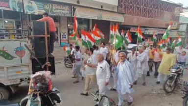 जुलाना के मैन बाजार में आज तिरंगा यात्रा निकाली गई..
#TirangaYatra #tiranga #julananews #Krishan_Mahiwal #julana