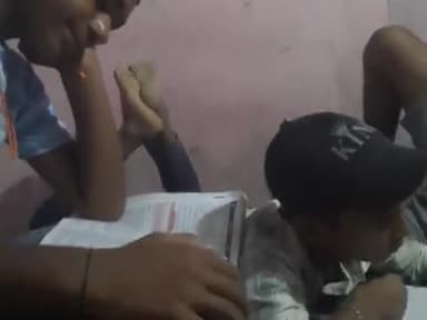 bacho nay laga padhai main