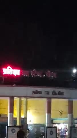 बस्टेंड के बोर्ड में लिखा नाम में लग लाइट जल नहीं रहा गीदम प्रशासन को देखना चाहिए #newsgeedam #geedam