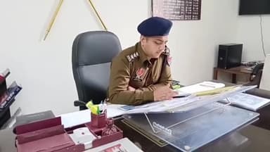 ਘੱਲ ਖੁਰਦ: ਪਿੰਡ ਘੱਲ ਖੁਰਦ ਦੇ ਨੇੜੇ ਪੁਲਿਸ ਵੱਲੋਂ ਨਾਕਾਬੰਦੀ ਦੌਰਾਨ ਇੱਕ ਕਿਲੋ 62 ਗ੍ਰਾਮ ਹੈਰੋਇਨ 1,30,000 ਡਰੱਗ ਮਨੀ ਸਮੇਤ ਨਸ਼ਾ ਤਸਕਰ ਗ੍ਰਿਫਤਾਰ