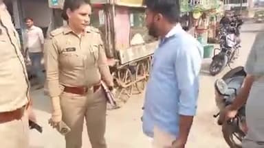 #यूपी के #गाजियाबाद में #सार्वजनिक स्थान पर #सिगरेट #पीने को लेकर #महिला #दरोगा और #वकील के #बीच विवाद और