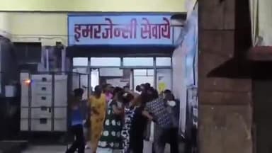 #यूपी के #जौनपुर के ज़िला #अस्पताल में #किन्नरों का तांडव
#अस्पताल में #घुसकर किन्नरों ने की मारपीट