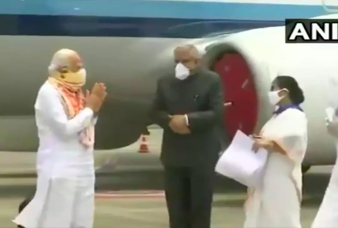 'अम्फान' तूफान से प्रभावित स्थिति का जायज़ा लेने पश्चिम बंगाल पहुंचे पीएम मोदी #अम्फान #पीएम_मोदी