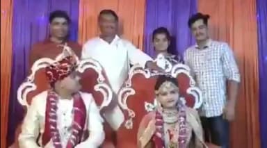 डरो नहीं, पास आओ: अमर दुबे की शादी में शामिल हुए निलंबित सब-इंस्पेक्टर से एक पुराने वीडियो में विकास दुबे #कानपुर_एनकाउंटर