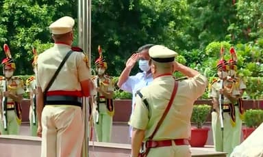 स्वतंत्रता दिवस पर सीएम अरविंद केजरीवाल ने सचिवालय में फहराया तिरंगा; वीडियो आया सामने #सीएम_केजरीवाल