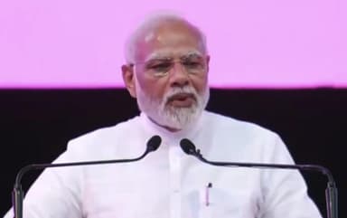 कभी समय निकालकर मेरी काशी देखकर आइए, काशी बहुत बदल गई है: लखनऊ में निवेशकों से पीएम मोदी #यूपी_निवेश