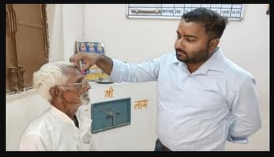 एमपी में 13 किमी दूर साइकल चलाकर बिजली का बिल जमा करने पहुंचे 90 वर्षीय बुज़ुर्ग, हुआ सम्मान #बिजली_बिल