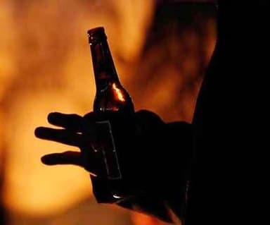 मुज़फ्फरपुर में ज़हरीली शराब पीने से 2 लोगों की हुई मौत, 3 लोगों की आंखों की रोशनी गई #ज़हरीली_शराब