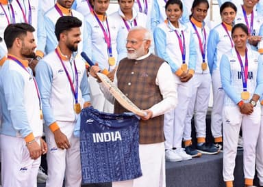एशियन गेम्स में भाग लेने वाले भारतीय खिलाड़ियों से मिले पीएम, कहा- आप इतिहास रचकर आए हैं #एशियन_गेम्स