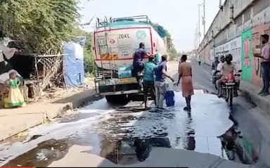 कानपुर में वाहन की टक्कर से पेट्रोलियम टैंकर में हुआ छेद, डीज़ल लूटते लोगों का वीडियो आया सामने #डीज़ल #टैंकर