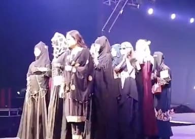 मुज़फ्फरनगर के कॉलेज में बुर्का व हिजाब पहनकर छात्राओं ने किया रैंप वॉक, सामने आया वीडियो #बुर्का