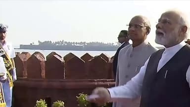 पीएम मोदी ने महाराष्ट्र में छत्रपति शिवाजी महाराज की प्रतिमा का किया अनावरण #शिवाजी #मोदी