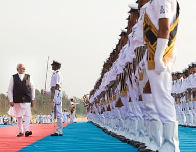 हम सशस्त्र बलों में अपनी नारी शक्ति की संख्या बढ़ाने पर ज़ोर दे रहे हैं: नौसेना दिवस पर पीएम मोदी #नौसेना_दिवस