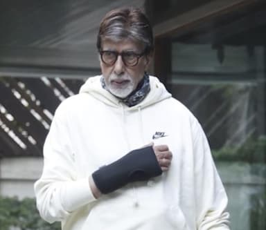 अमिताभ बच्चन ने किया हाथ की सर्जरी होने का खुलासा, रिस्ट ब्रेस पहने हुए तस्वीरें कीं शेयर #अमिताभ_बच्चन #बॉलीवुड