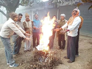 उत्तर प्रदेश में ठंड को लेकर मौसम विभाग ने 10 से अधिक ज़िलों के लिए जारी किया 'रेड' अलर्ट #मौसम #ठंड