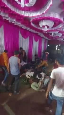 अमदाबाद: #amdabad #katihar 🥹😊 बेवफा गाना पर डांस 💔💔 panikamla pustkalaya 🎈👍💯🔥