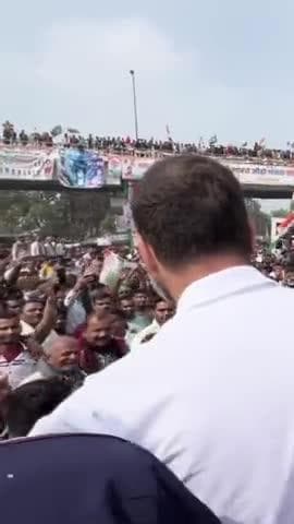 आज, बिहार की सड़कों पर उतरे जनसैलाब ने खुले दिल से भारत जोड़ो न्याय यात्रा को अपना प्यार दिया। #BharatJodoNyayYatra #RahulGandhi #IndianNationalCongress #Unity #PeopleOfIndia #Democracy #Hope #Welfare #Nyay #India #Justice