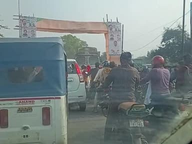 shahpur pul par jaam,no entry me paisa leke gaadi paar karwaane ka natija#palamau shahpur