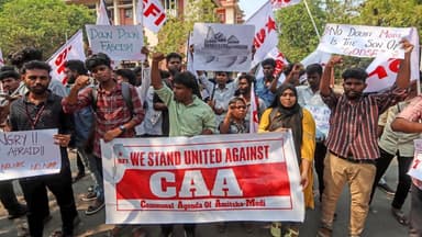 सीएए पर रोक लगाने की मांग वाली याचिकाओं पर सुप्रीम कोर्ट ने केंद्र को भेजा नोटिस, 3 हफ्ते के अंदर मांगा जवाब #सीएए