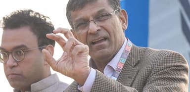 पीएचडी वाले रेलवे में चपरासी की नौकरी के लिए आवेदन कर रहे हैं: बेरोज़गारी को लेकर रघुराम राजन #बेरोज़गारी