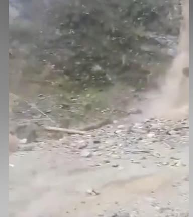 भारत-चीन सीमा के पास हुए भूस्खलन से नैशनल हाइवे बहा, अरुणाचल की दिबांग घाटी का देश से टूटा सड़क संपर्क #अरुणाचल