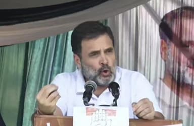 सिर्फ दो अरबपतियों के लिए चलाई जाती है पूरी सरकार: जम्मू-कश्मीर में राहुल गांधी #राजनीति #राहुल_गांधी