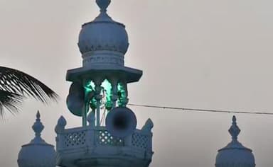 रोहतास में जुमे की नमाज़ के मद्देनज़र 28 महत्वपूर्ण मस्जिदों के बाहर की गई पुलिसबल की तैनाती #राम_नवमी #हिंसा