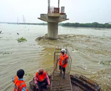 दिल्ली में 10 वर्षों बाद 207 मीटर के निशान के पार हुआ यमुना का जलस्तर #यमुना_नदी