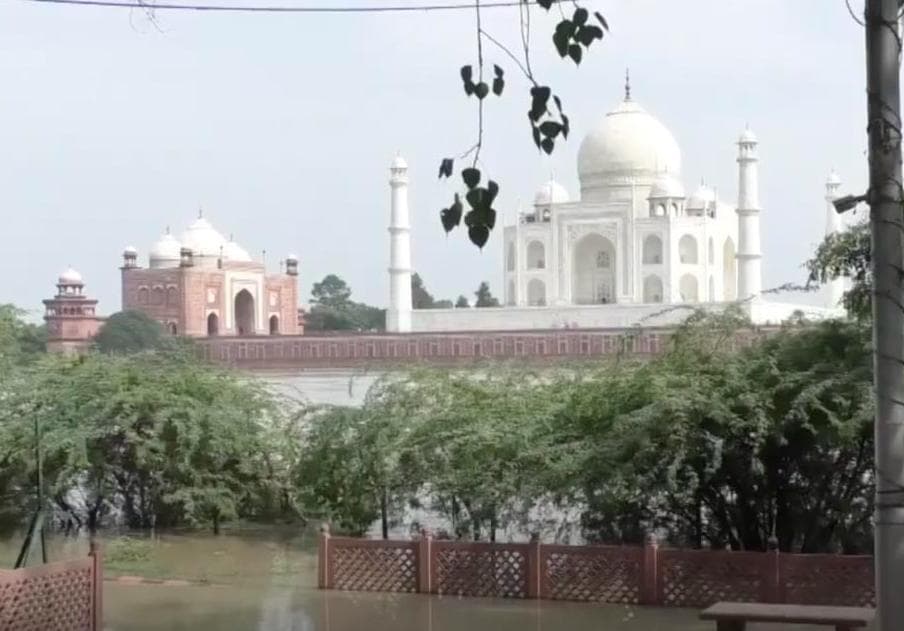 45 साल में पहली बार यमुना की बाढ़ का पानी ताजमहल की दीवारों तक पहुंचा, वीडियो सामने आया #ताजमहल