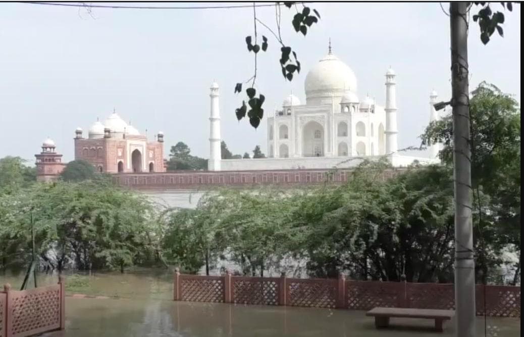 ताजमहल को कोई खतरा नहीं है: यमुना का पानी उसकी दीवारों तक पहुंचने पर एएसआई #ताजमहल