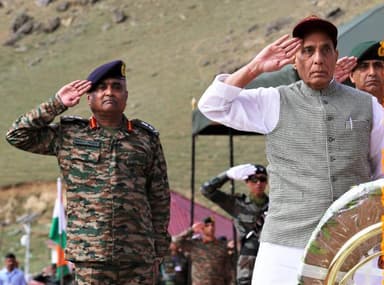 हमने एलओसी पार नहीं की लेकिन ज़रूरत पड़ी तो पार करेंगे: कारगिल विजय दिवस पर राजनाथ सिंह #कारगिल_युद्ध