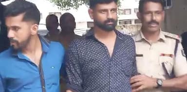 सेना के जवान ने केरल में फेमस होने के लिए रचा था हमले का नाटक, दोस्त से पीठ पर लिखवाया 'पीएफआई' #सेना #पीएफआई