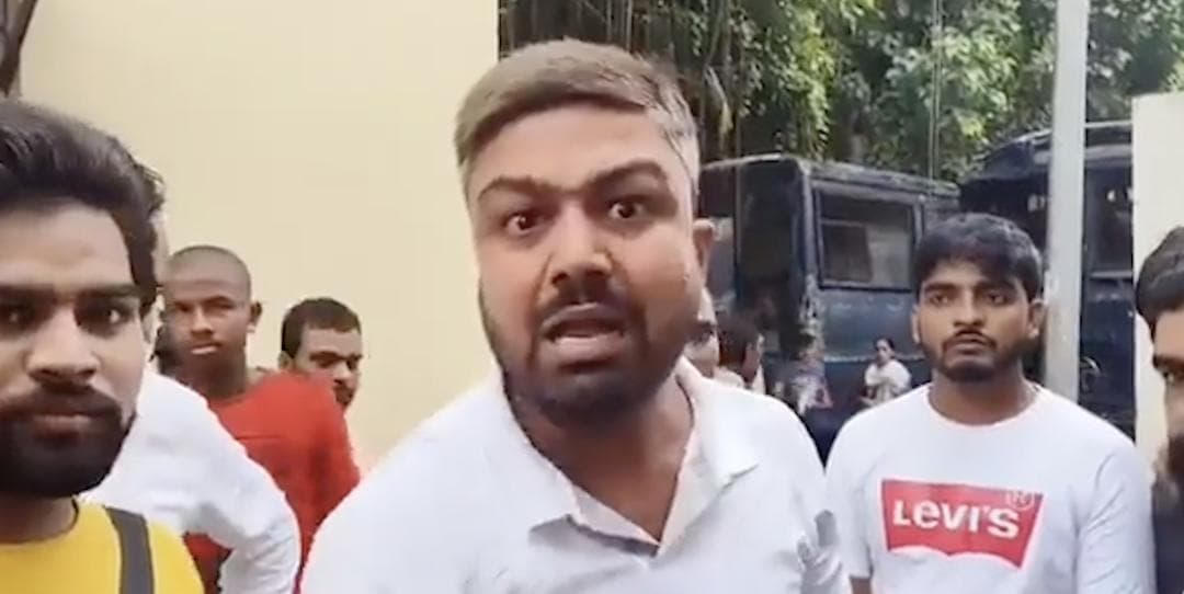 ज्यूडिशियल कस्टडी में यूट्यूबर मनीष कश्यप ने की मीडिया से बातचीत, 5 पुलिसकर्मी निलंबित #मनीष_कश्यप