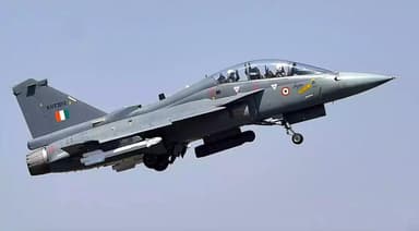 भारत सरकार ने 97 तेजस विमान व 156 प्रचंड लड़ाकू हेलीकॉप्टर्स की खरीद को दी मंज़ूरी #तेजस