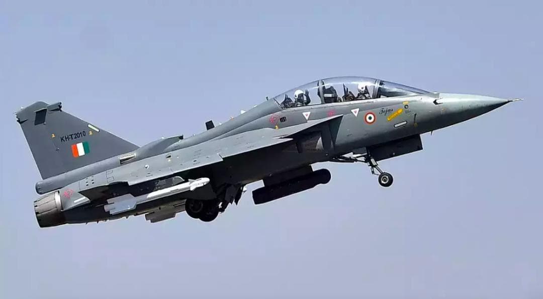 भारत सरकार ने 97 तेजस विमान व 156 प्रचंड लड़ाकू हेलीकॉप्टर्स की खरीद को दी मंज़ूरी #तेजस