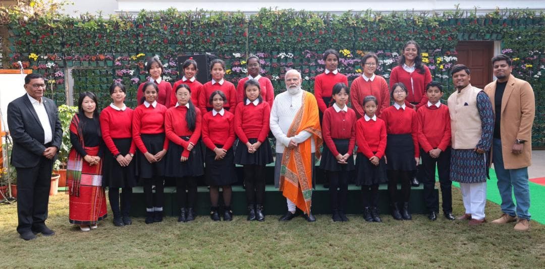 प्रधानमंत्री नरेंद्र मोदी ने अपने आवास पर क्रिसमस मनाने की तस्वीरें साझा कीं #क्रिसमस #मोदी